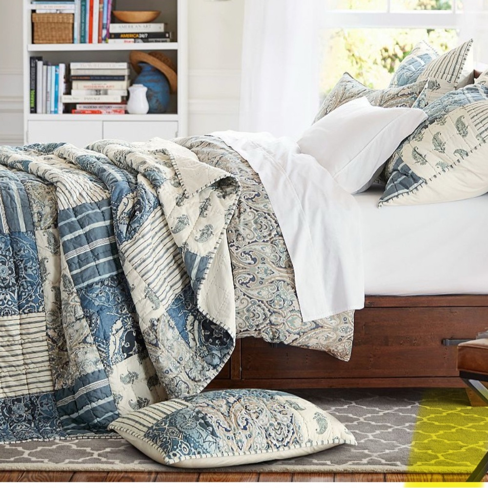 Pottery Barn SET Patchwork Cotton Queen Quilt, 2 large & 2 small shams CLEAN - Picture 2 of 6